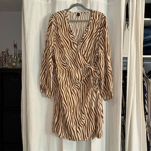#13 zebra stripe wrapped dress size 4 XL
